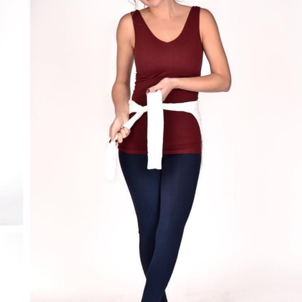 M.rena v neck/ scoop neck seamless tank - Picture 2 of 6